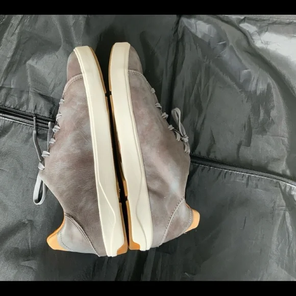 olukai laeahi-li-ili-mens leather-sneakers in charcoal gray - Picture 4 of 8